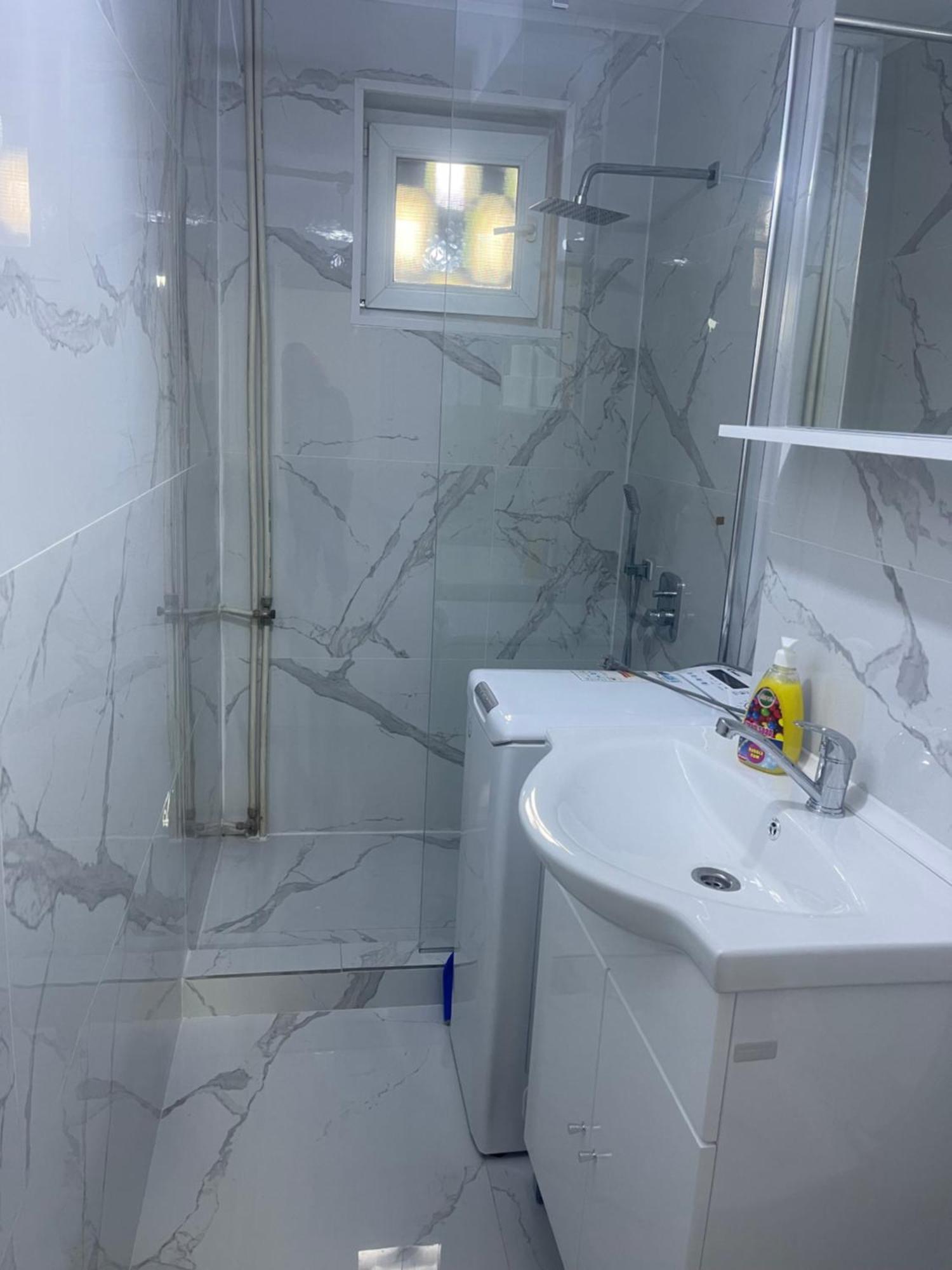 Carlitos Apt Râmnicu Vâlcea Exteriör bild